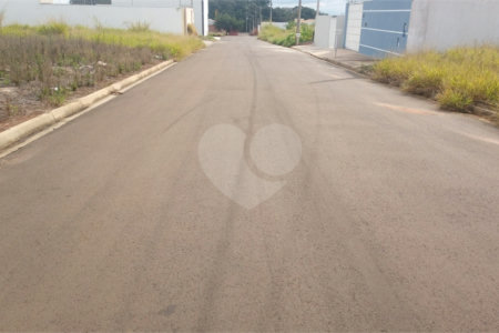 Lote no Jardim do Bosque, aceita financiamento ou aquisição de terreno e construção .