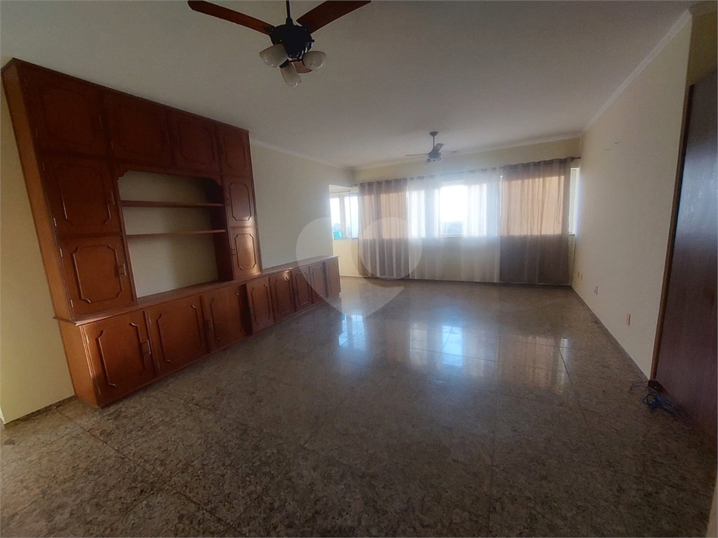Apartamento Edifício Roberto Martinez .