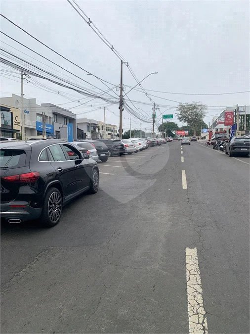 Indaiatuba - Venda - Galpão comercial :- Av Fábio Ferraz Bicudo - Alto padrão na localização e construção - R$ 5.500.000,00 - Em frente ao Day Hospital Indaiatuba - 04 banheiros - 02 copas -05 vagas - Lote 360 metros - Área construída 397 ms - Locação R$ 26.800,00 mais IPTU - R$ 650,00