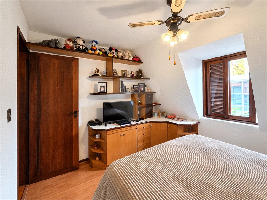 Sobrado com cinco quartos sendo 3 suites 4 vagas| R$ 3.300.000 no Alto da Boa Vista - São Paulo