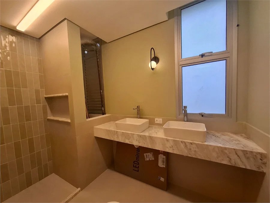 Apartamento à venda 107m² reformado com 2 quartos, sendo 1 suíte no Morumbi