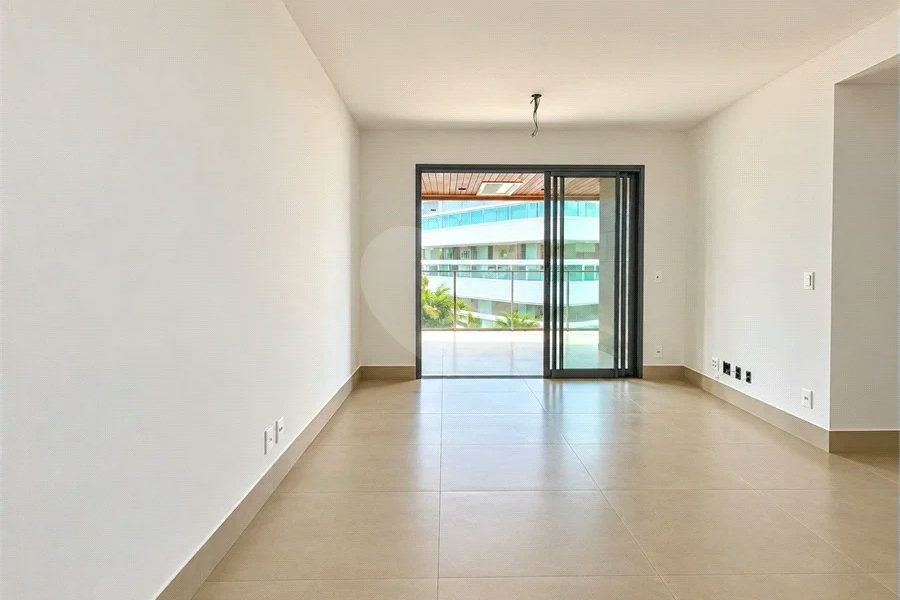 Apartamento à venda com 3 quartos, sendo 1 suíte, em Riviera de São Lourenço, Bertioga, SP