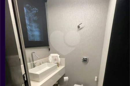 Apartamento LINDO reformado 4 dormitórios, sendo 2 suítes 1 mster, closet varandas integradas.