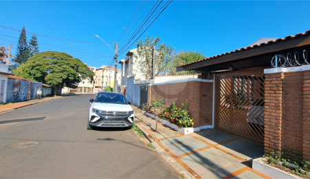 Casa à venda com 4 quartos, sendo 1 suíte,  em Jardim Bandeirantes, São Carlos, SP
