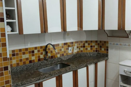 Sobrado à venda com 212 m², 2 quartos (suítes), 3 banheiros e 2 vagas de garagem, em São Caetano do Sul