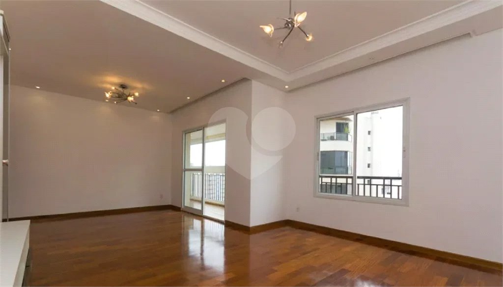 Cobertura duplex à venda na Mooca de 277m² com 3 dormitórios, 1 suíte e 3 vagas.