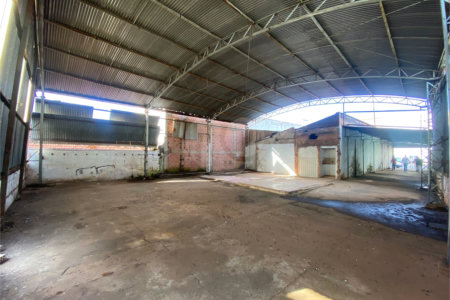 Galpão comercial na Avenida São Carlos- Vila Lutfalla