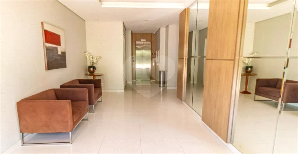 Apartamento à venda na Moóca, 68m², 2 dormitórios, 1 suíte, 1 vaga, ar condicionado, varanda, lazer completo