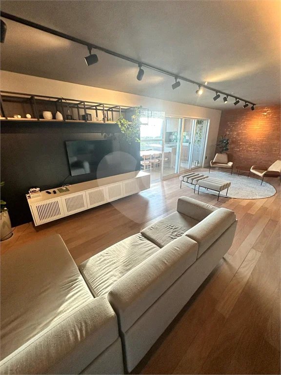 Apartamento à venda no bairro Vila Regente Feijó com 165 m² de área útil construída, com 3 dormitórios, sendo 3 suítes,Mobiliado com 3 Suítes 3 Vagas no Araribá Home Resort
