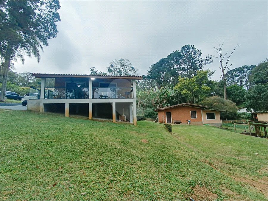 Chácara à venda com 3 quartos em Loteamento Recanto da Paz, São Roque, SP