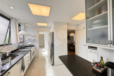 Higienópolis: Apartamento de 350 m2, 4 suítes, 5 vagas.