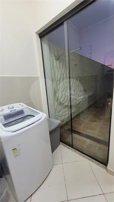 Casa Exclusiva com Pé-Direito Alto e Área Gourmet no Jardim Paraíso