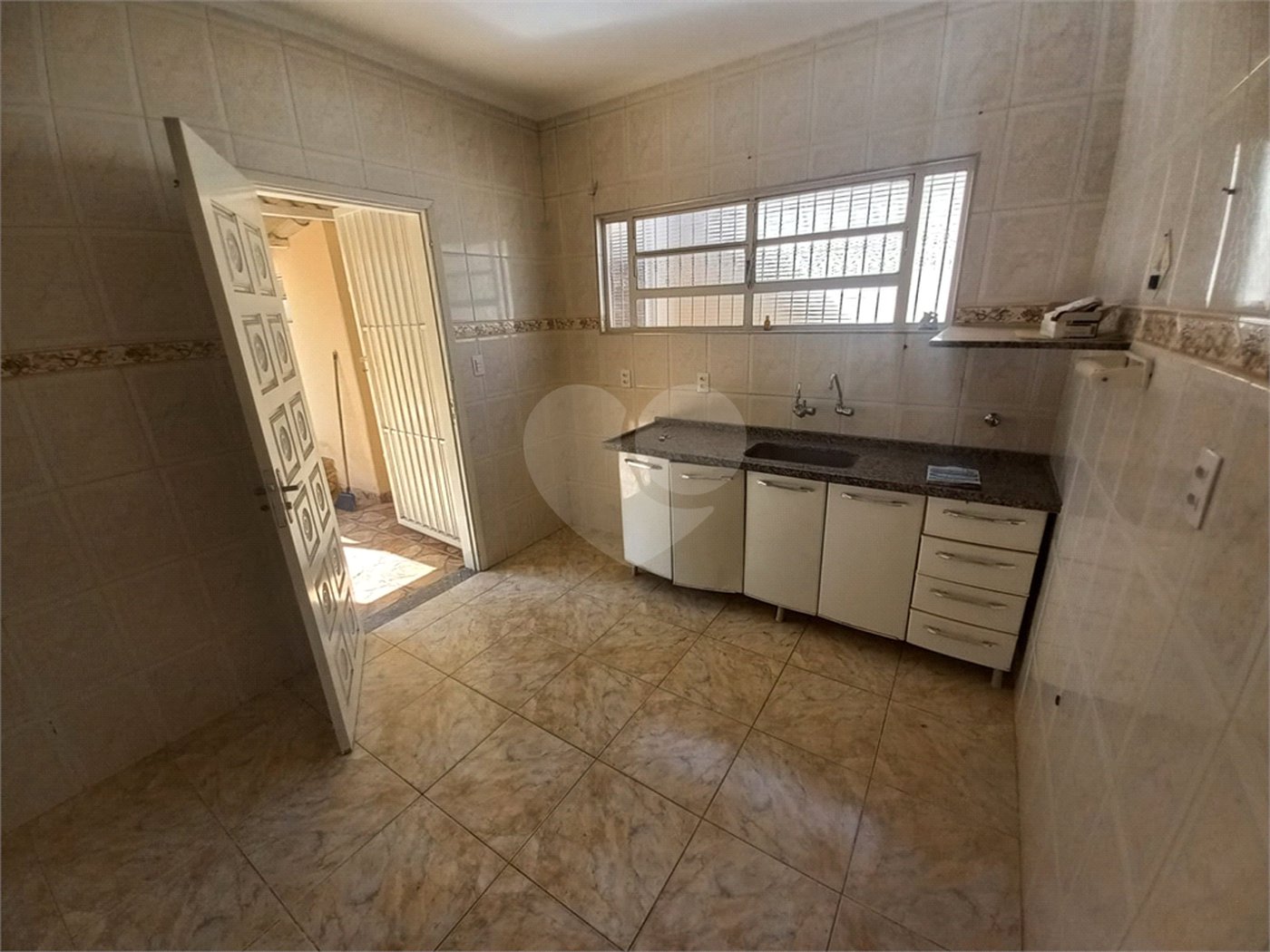 Casa térrea com 2 dormitórios.