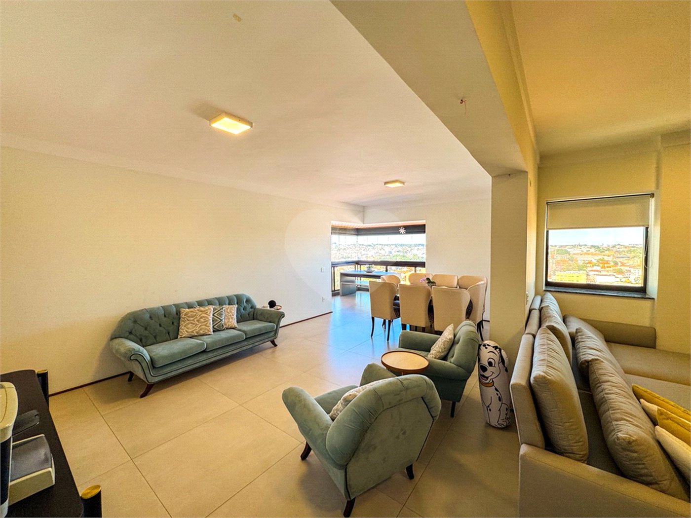 Apartamento à Venda no Centro de São Carlos - com 3 Suítes.
