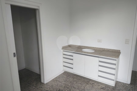 Sala Comercial na Prestigiada Alameda Lucas Nogueira Garcez