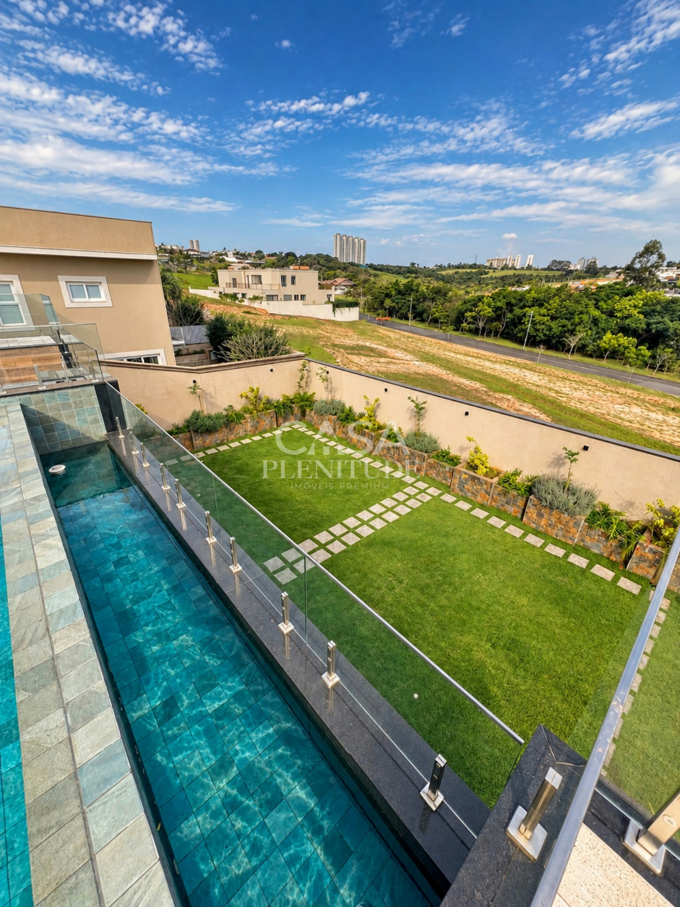 Casa nova no Saint Patrick com 926 m², 5 suítes, elevador e piscina aquecida, saúna em Sorocaba