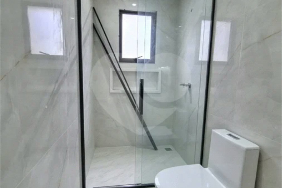 Venda moderna nova em Condomínio na Serra da Cantareira.