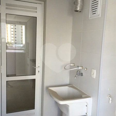 Condomínio Biografia Apartamento com 69m2 com 2 dormitórios e 1 vaga.Aceita Permuta