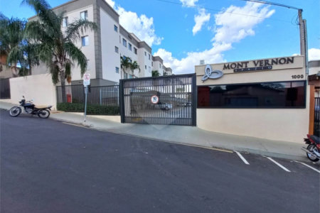 Apartamento no Condomínio Mont Vernon .