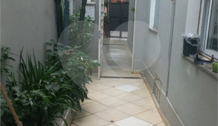 Apartamento à venda com 2 quartos, sendo 1 suíte,  em Enseada, Guarujá, SP