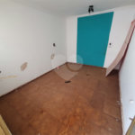 Casa térrea com 5 dormitórios, sendo 2 suítes.