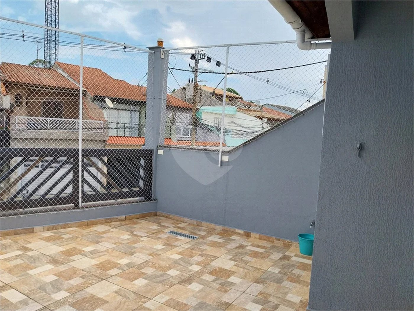 Casa com 324m², 4 dormitórios, sendo 1 suíte, 4 vagas, à venda no Jardim Las Vegas em Santo André.