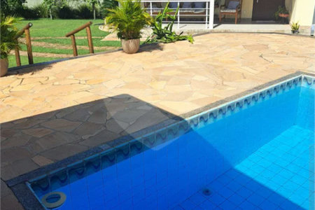 Casa Ampla com 5 Dormitórios, Piscina e Lazer Completo em Terreno de 1.260 m²