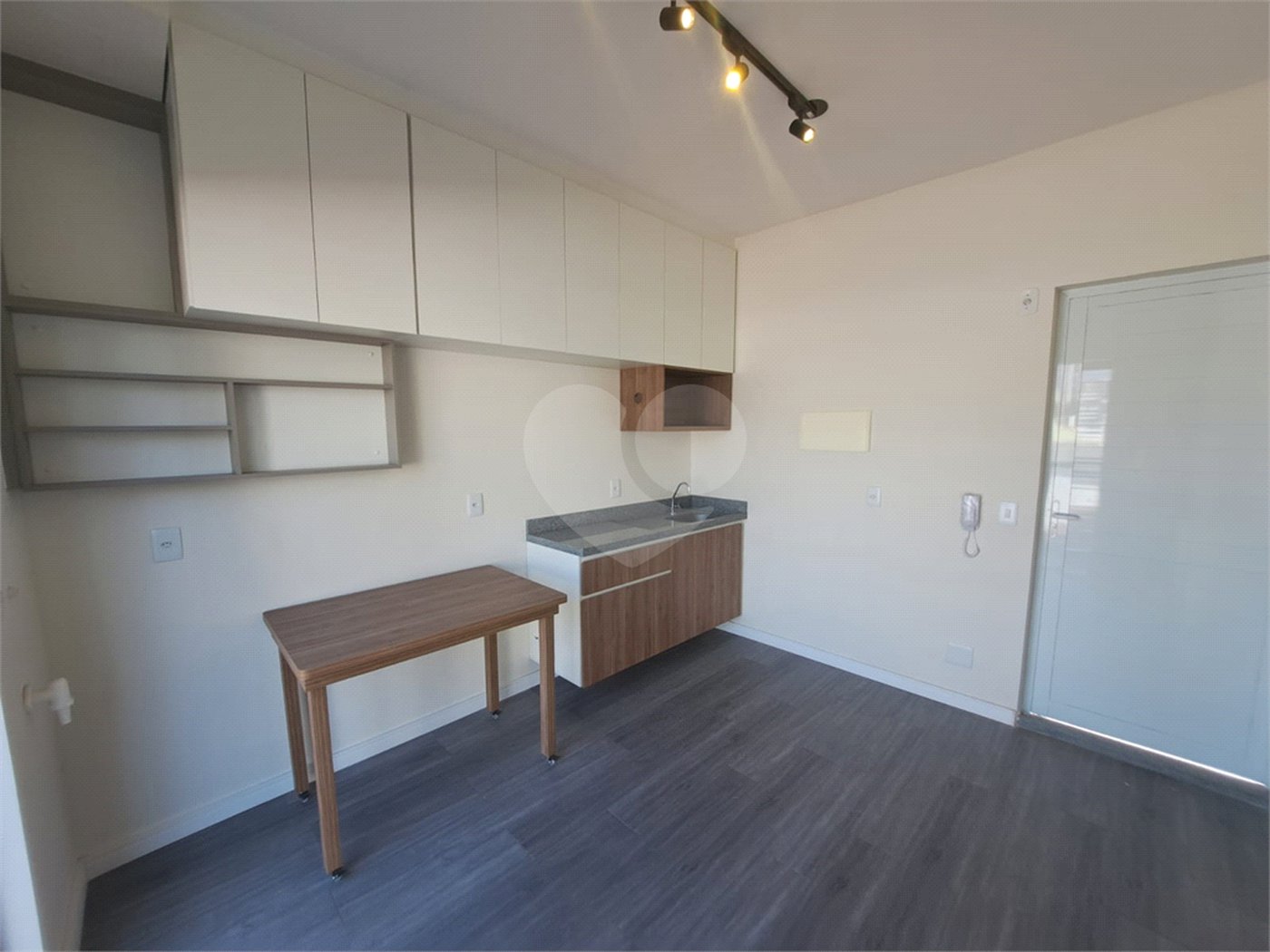 Studio de 35m2 à venda reformado com varanda na Vila Clementino