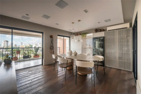 Apartamento de 224m² com 4 dormitórios, 3 suítes, 4 vagas de garagem e deposito