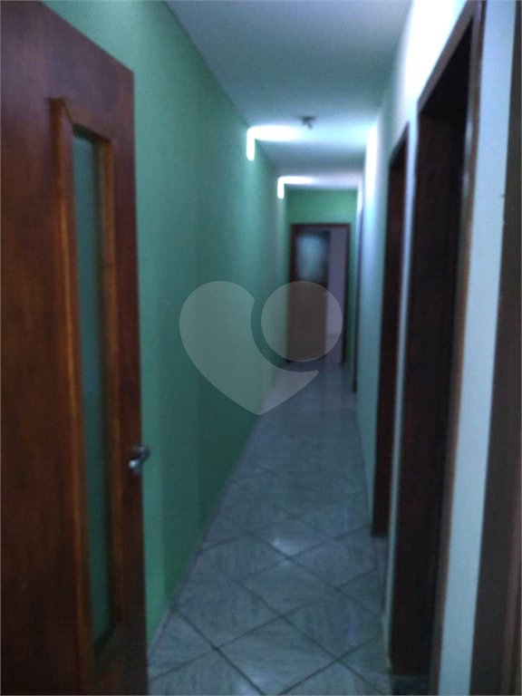 Casa térrea no Loteamento Habitacional São Carlos 1, sendo 3 Dormitórios e 1 suíte