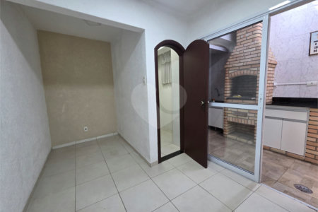 Sobrado Reformado 3 Dorms sendo 1 Suíte e 2 Vagas