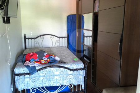 Casa à Venda no Santa Marta com 3 Suítes e Piscina
