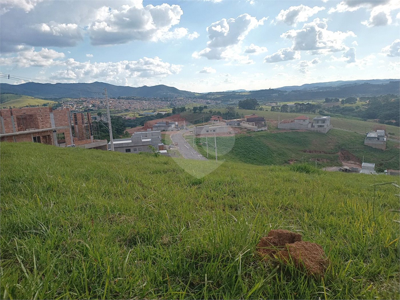 Terreno Exclusivo em Condomínio Fechado a 10 Minutos de Atibaia