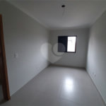 Apartamento VENDER com 44m2, com 2 quartos, banheiro, sala integrada à cozinha e 1 vaga de garagem