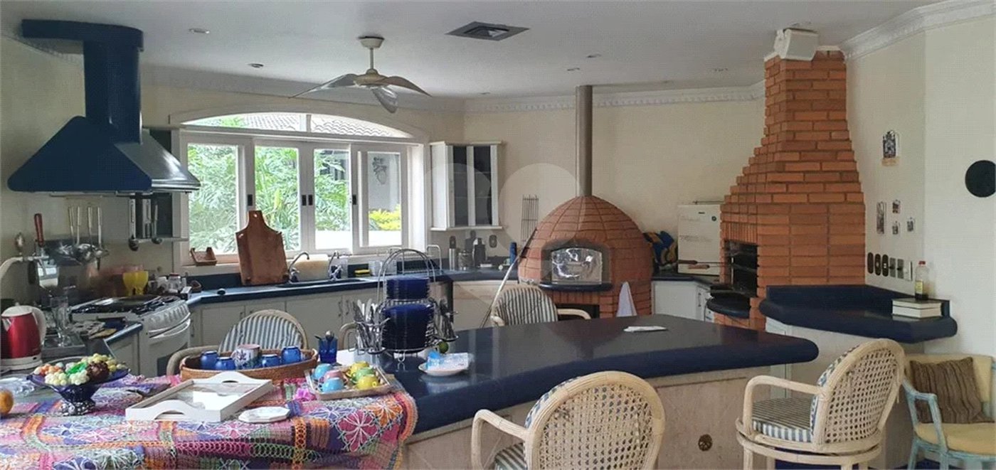 Casa à venda com 5 quartos, sendo 3 suítes,  no condomínio Village Sans Souci, Valinhos - SP
