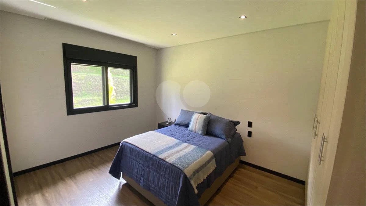 Casa térrea á venda no Condomínio Jardim das Palmeiras, Bragança Paulista.