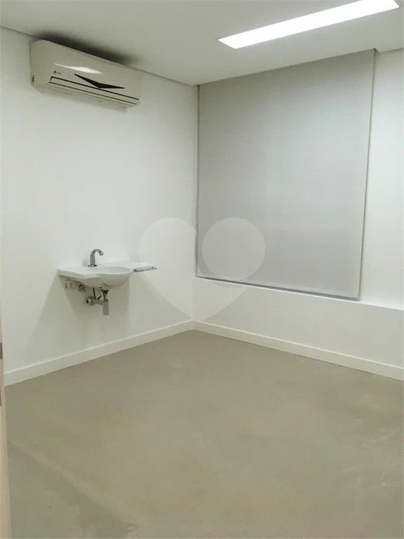 Excelente sala comercial para locação na Consolação