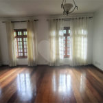 SOBRADO DE 426,0 M² COM 04 SUITES, SALÃO DE FESTAS, 06 VAGAS,06 BANHEIROS E PISCINA PARA LOCAÇÃO OU VENDA NO BARRO BRANCO