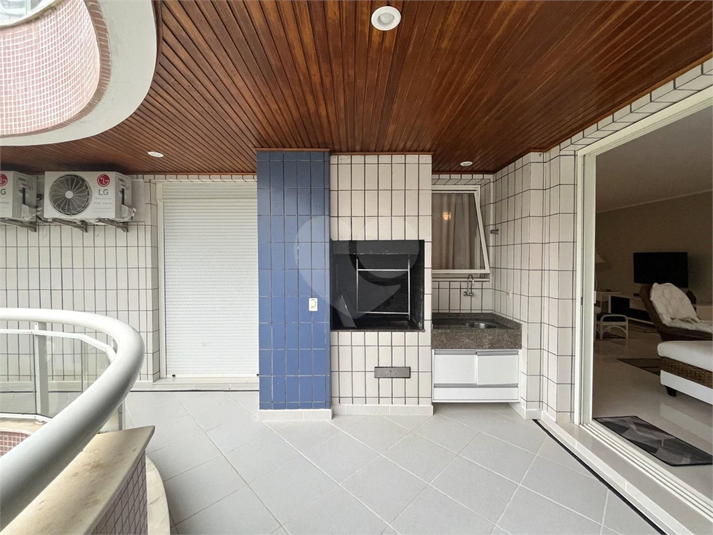 Apartamento à venda com 3 quartos, sendo 1 suíte, em Riviera de São Lourenço, Bertioga, SP