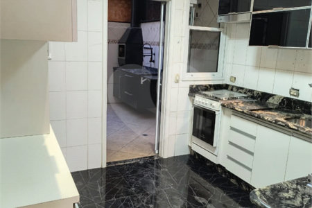 Casa à venda em Condomínio Fechado