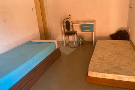 Vende-se excelente casa próxima ao Centro