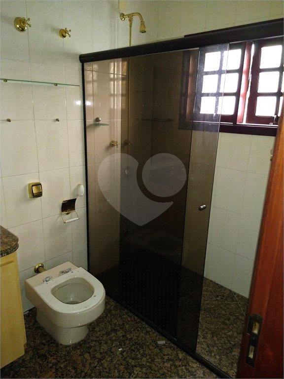 SOBRADO DE 426,0 M² COM 04 SUITES, SALÃO DE FESTAS, 06 VAGAS,06 BANHEIROS E PISCINA PARA LOCAÇÃO OU VENDA NO BARRO BRANCO