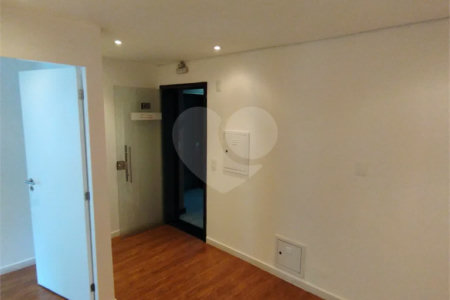 Sala comercial na Oscar Freire à venda Sala coml à venda na Oscar Freire OPORTUNIDADE Sala coml esquina. Rebouças