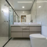 Indaiatuba - SP - Condominio Dona Lucilla - Valor R$2.295.000,00 - 3 suítes + escritório + lavabo - Terreno: 300m2 - Construção: 188m2 - Diferenciais - Móveis planejados no escritório, sala de TV, lavabo, cozinha, área gourmet, lavanderia, banheiros e closet - Ar condicionado em todos os ambie
