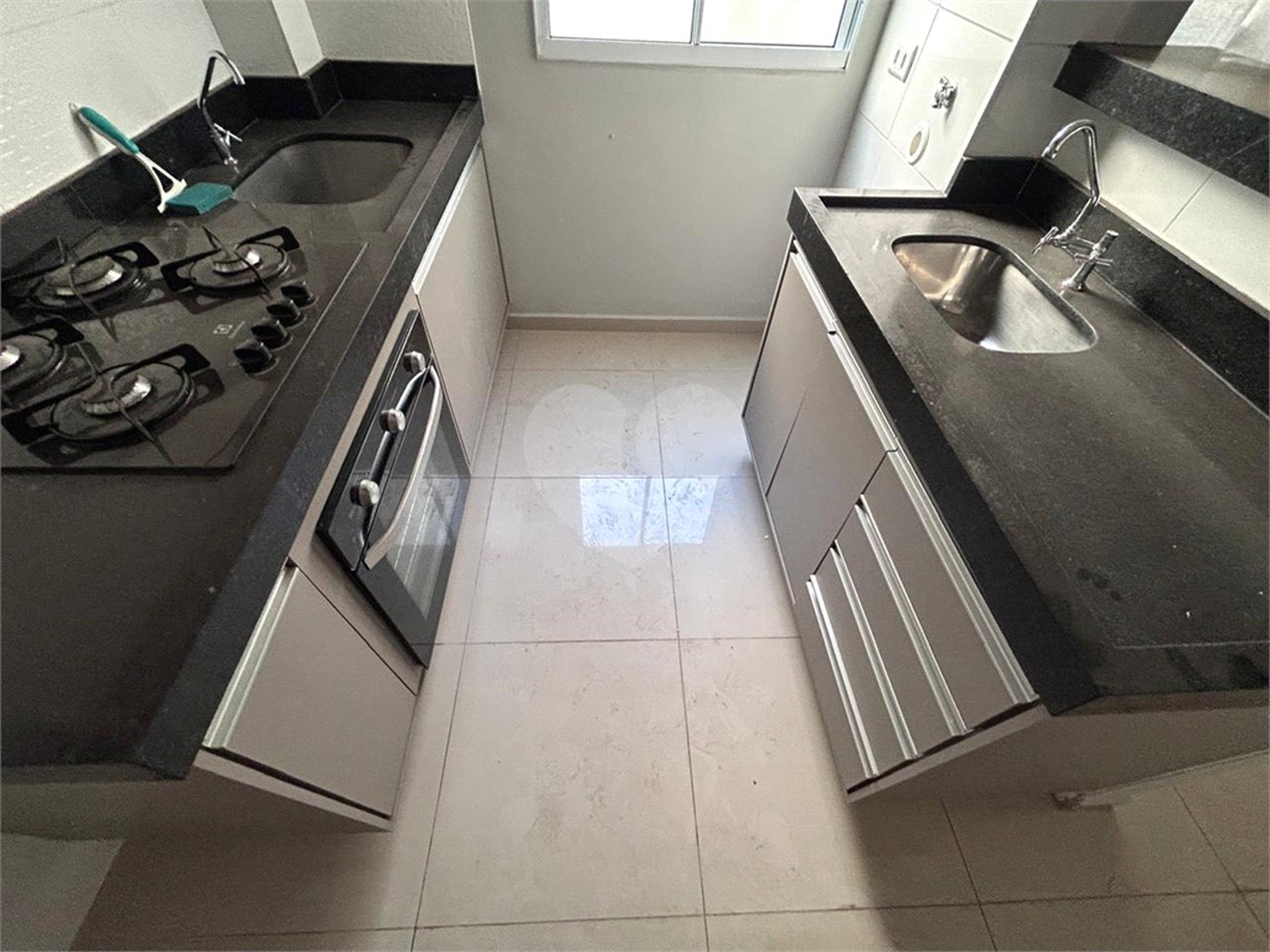 Apartamento no Monte D'oro á venda.