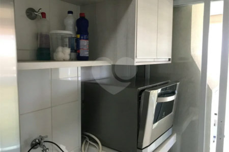 APARTAMENTO MOBILIADO EM FRENTE AO SHOPPING 02 DORMITÒRIOS