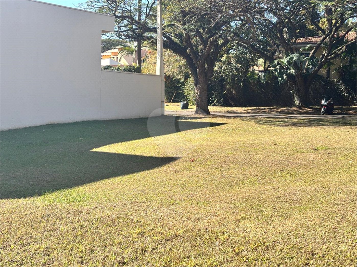 Terreno no Parque Sabará próximo a portaria
