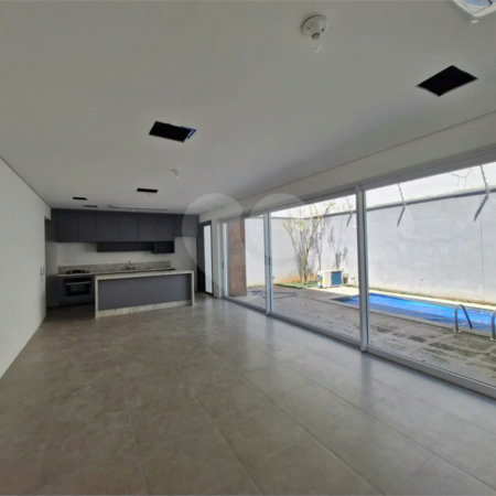 Casa à venda ou para alugar com 3 suítes no condomínio Jardim Flora, São Paulo - SP