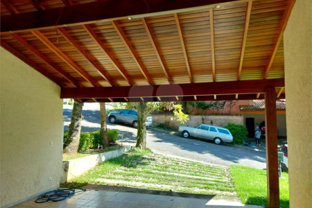 Casa charmosa e elegante localizada no deslumbrante Condomínio Villagio Capriccio Louveira SP