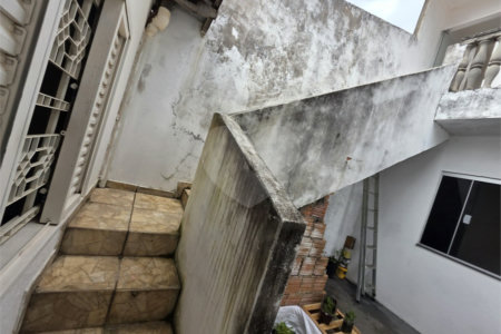 Casa térrea à venda no Douradinho com 2 quartos e edícula com mais dois quartos e 2 banheiros.